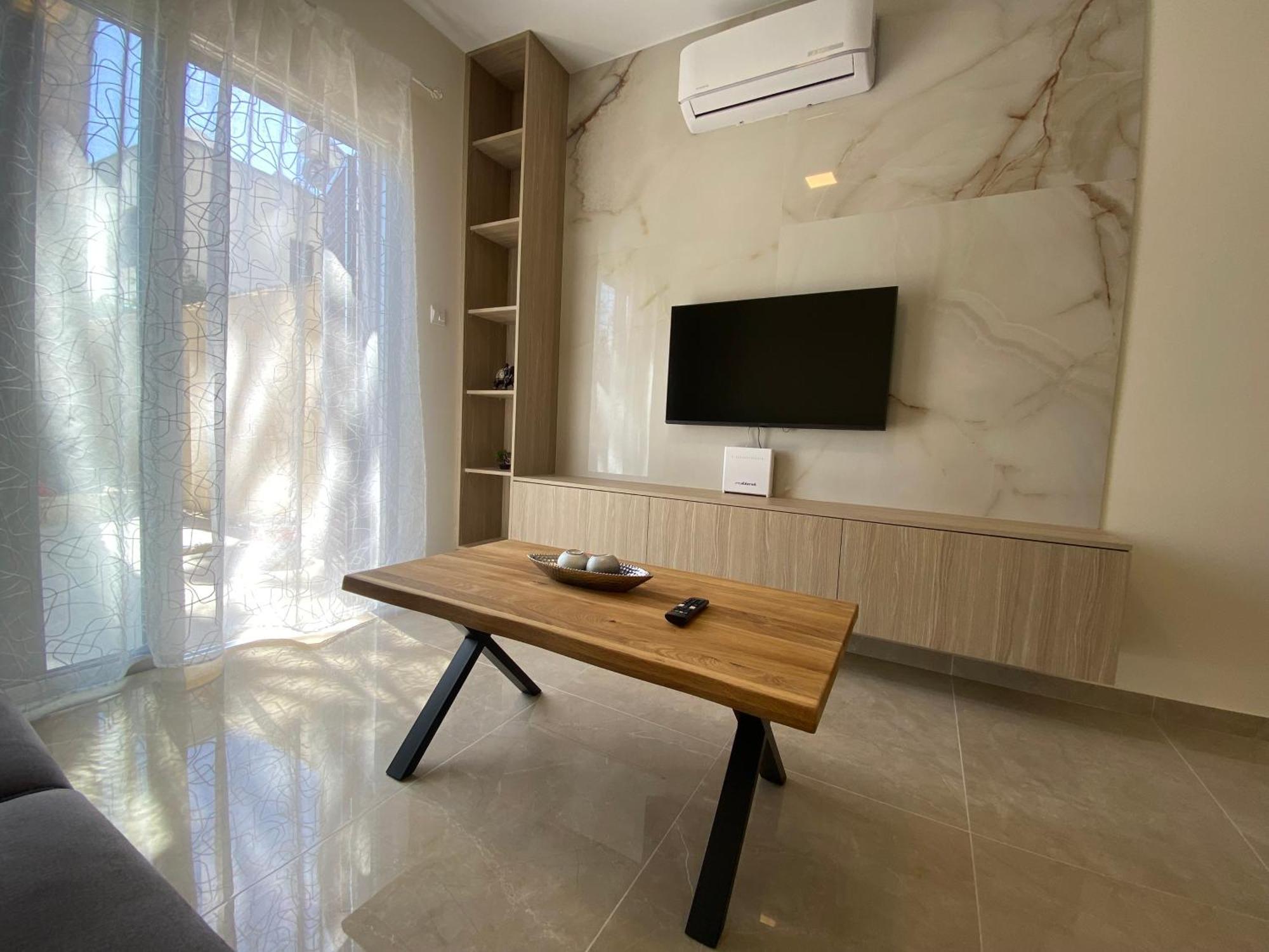 Apartment Seaside Luxury Flat In Harbour Tourist Area Paphos
